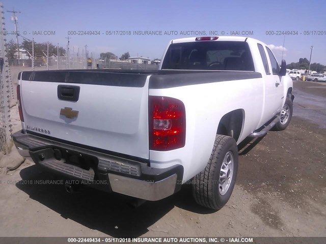 1GB2CVCG0DZ413709 - 2013 CHEVROLET SILVERADO C2500 HEAVY DUTY WHITE photo 4