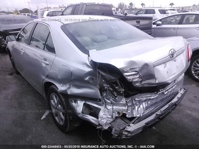 4T1BF3EK3BU762927 - 2011 TOYOTA CAMRY SE/LE/XLE SILVER photo 3