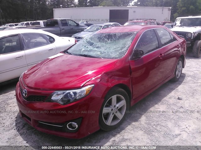 4T1BF1FK6EU807852 - 2014 TOYOTA CAMRY L/SE/LE/XLE 红色 照片 2