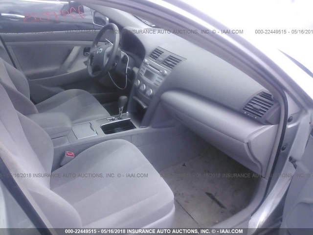 4T1BF3EK8AU531732 - 2010 TOYOTA CAMRY SE/LE/XLE 银色 照片 5