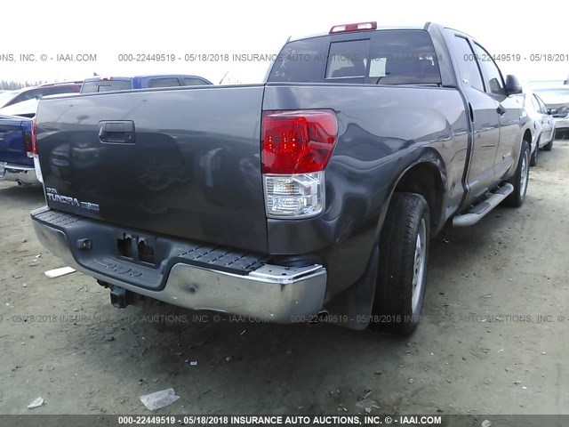 5TFRM5F18BX020578 - 2011 TOYOTA TUNDRA DOUBLE CAB SR5 GRAY photo 4