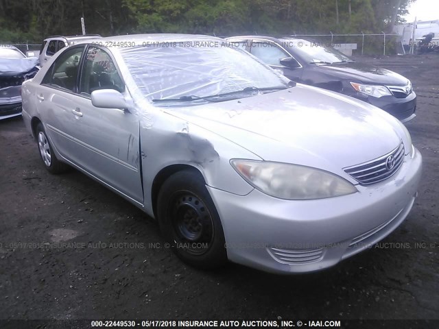 4T1BE32K75U046835 - 2005 TOYOTA CAMRY LE/XLE/SE ვერცხლისფერი ფოტო 1
