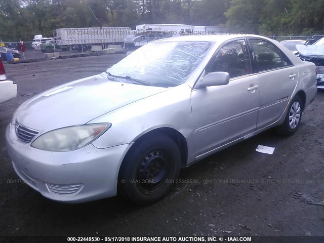 4T1BE32K75U046835 - 2005 TOYOTA CAMRY LE/XLE/SE ვერცხლისფერი ფოტო 2