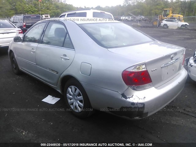 4T1BE32K75U046835 - 2005 TOYOTA CAMRY LE/XLE/SE SILVER photo 3