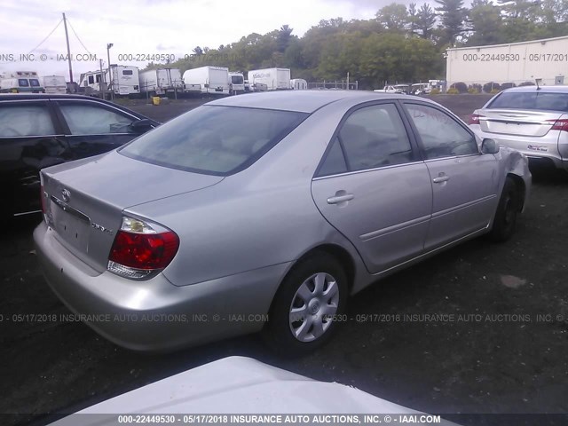 4T1BE32K75U046835 - 2005 TOYOTA CAMRY LE/XLE/SE ვერცხლისფერი ფოტო 4