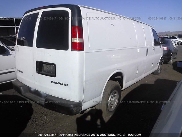 1GCGG29V551259055 - 2005 CHEVROLET EXPRESS G2500  WHITE photo 4