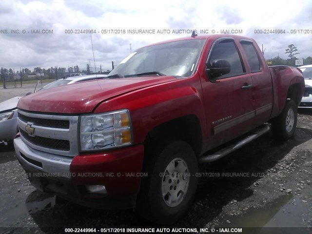 1GCRKSE38BZ459811 - 2011 CHEVROLET SILVERADO K1500 LT RED photo 2