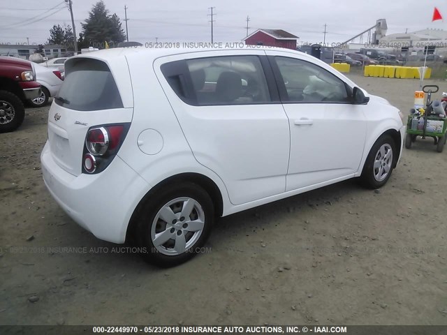 1G1JA6SG0G4115756 - 2016 CHEVROLET SONIC LS 白色 照片 4