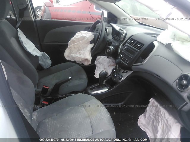 1G1JA6SG0G4115756 - 2016 CHEVROLET SONIC LS 白色 照片 5