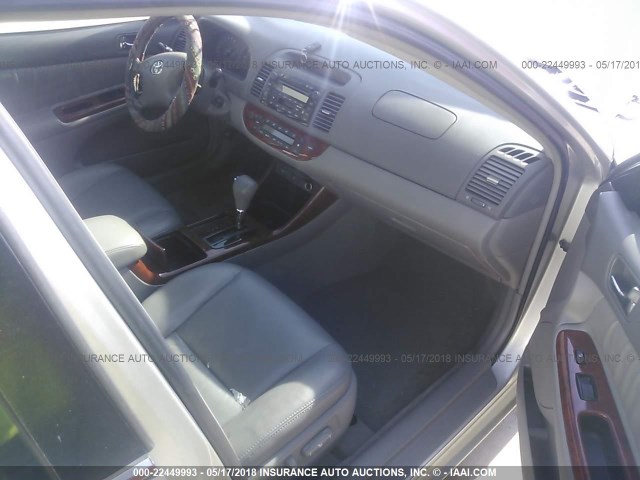 4T1BF30K54U584271 - 2004 TOYOTA CAMRY LE/XLE/SE ვერცხლისფერი ფოტო 5