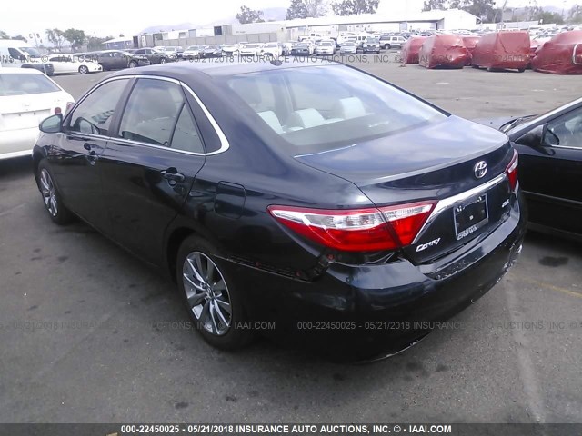 4T4BF1FKXFR469394 - 2015 TOYOTA CAMRY LE/XLE/SE/XSE BLUE photo 3