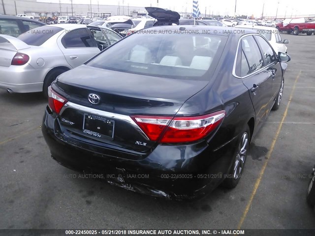 4T4BF1FKXFR469394 - 2015 TOYOTA CAMRY LE/XLE/SE/XSE BLUE photo 4