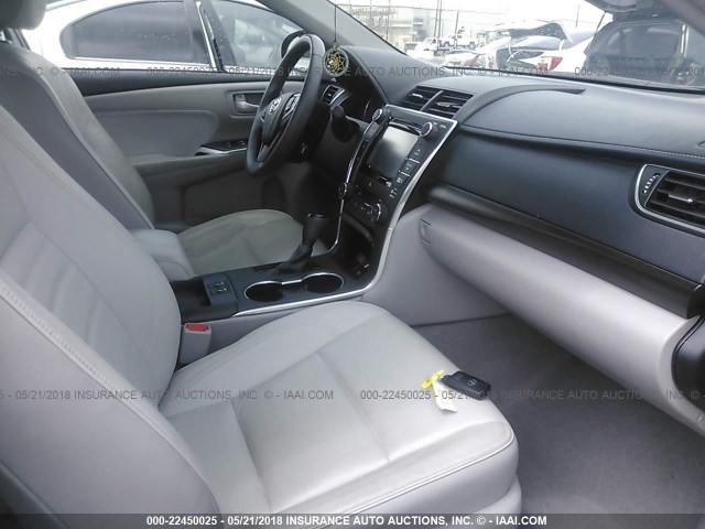 4T4BF1FKXFR469394 - 2015 TOYOTA CAMRY LE/XLE/SE/XSE BLUE photo 5