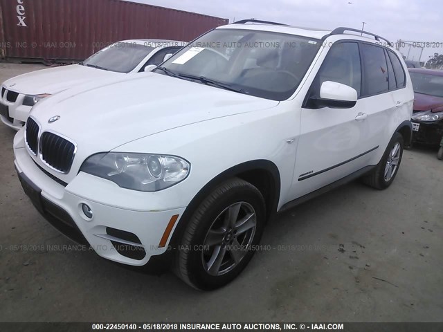 5UXZV4C51CL989161 - 2012 BMW X5 XDRIVE35I WHITE photo 2