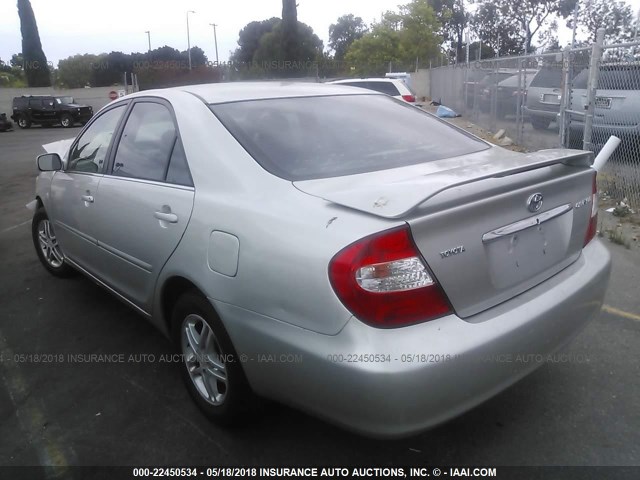 4T1BE32K83U706233 - 2003 TOYOTA CAMRY LE/XLE/SE ვერცხლისფერი ფოტო 3