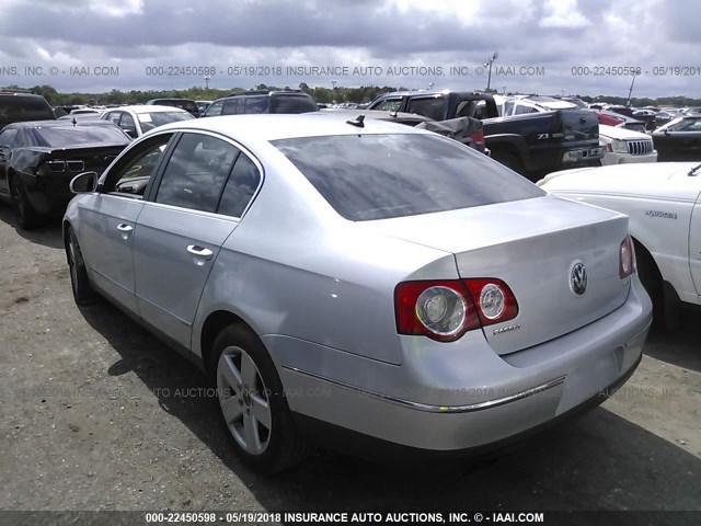 WVWAK73C68P085121 - 2008 VOLKSWAGEN PASSAT KOMFORT SILVER photo 3