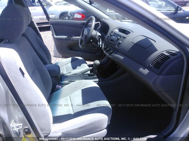 4T1BE30K64U921131 - 2004 TOYOTA CAMRY LE/XLE/SE ვერცხლისფერი ფოტო 5