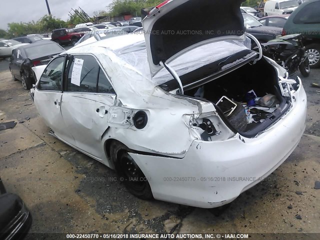 4T1BF1FK3CU522975 - 2012 TOYOTA CAMRY SE/LE/XLE WHITE photo 3