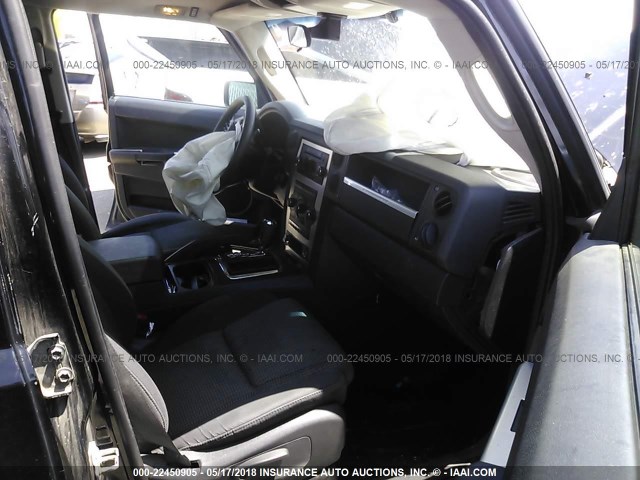1J8HG48K28C111812 - 2008 JEEP COMMANDER SPORT შავი ფოტო 5