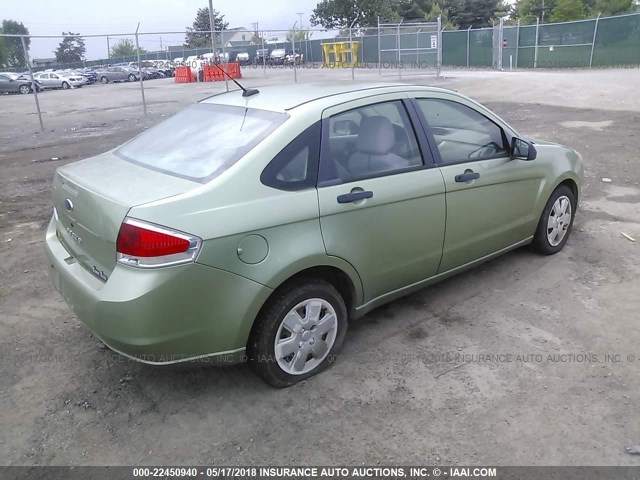 1FAHP34N38W165044 - 2008 FORD FOCUS S/SE GREEN photo 4