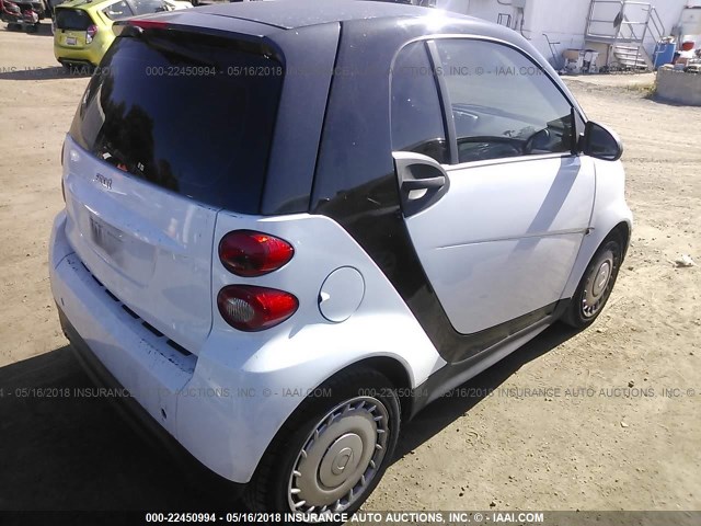WMEEJ3BA3DK670356 - 2013 SMART FORTWO PURE/PASSION WHITE photo 4