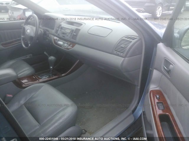 4T1BE30K13U757365 - 2003 TOYOTA CAMRY LE/XLE/SE ლურჯი ფოტო 5