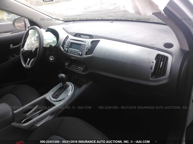 KNDPB3AC3G7807973 - 2016 KIA SPORTAGE LX SILVER photo 5