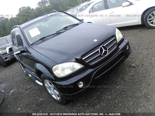 4JGAB75E55A524088 - 2005 MERCEDES-BENZ ML 500 BLACK photo 1