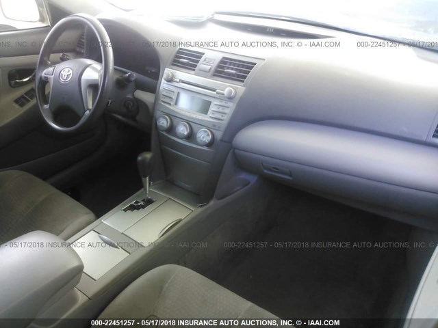 JTNBF3EK4A3001506 - 2010 TOYOTA CAMRY SE/LE/XLE 深蓝色 照片 5