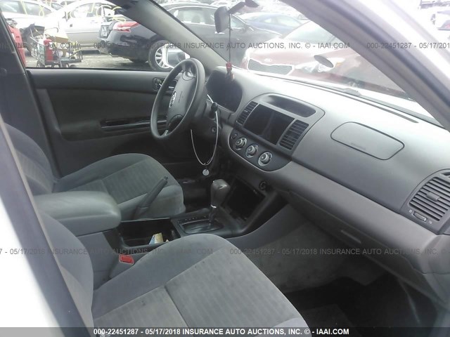 4T1BE32K66U680154 - 2006 TOYOTA CAMRY LE/XLE/SE თეთრი ფოტო 5