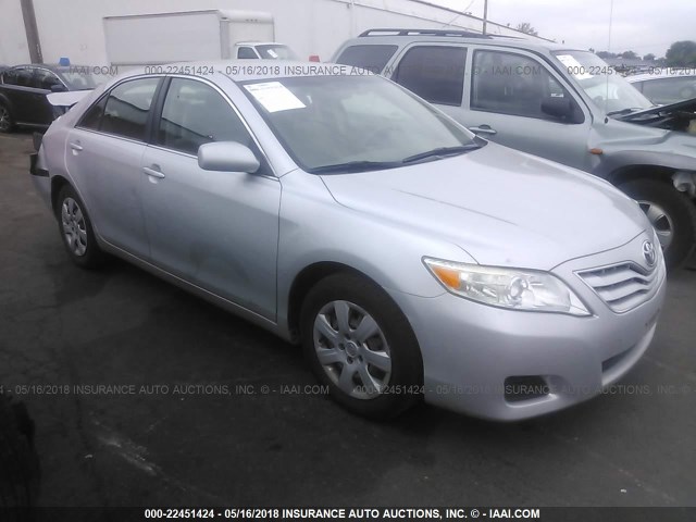 JTNBF3EKXB3006243 - 2011 TOYOTA CAMRY SE/LE/XLE ვერცხლისფერი ფოტო 1