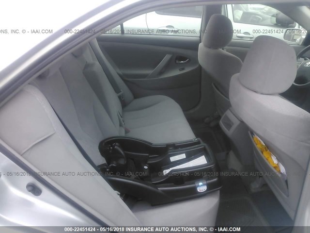 JTNBF3EKXB3006243 - 2011 TOYOTA CAMRY SE/LE/XLE ვერცხლისფერი ფოტო 8