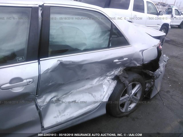 4T1BF1FK1EU344700 - 2014 TOYOTA CAMRY L/SE/LE/XLE Gümüş foto 6