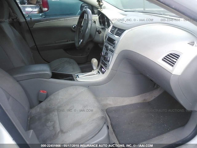 1G1ZG57B49F162739 - 2009 CHEVROLET MALIBU LS თეთრი ფოტო 5