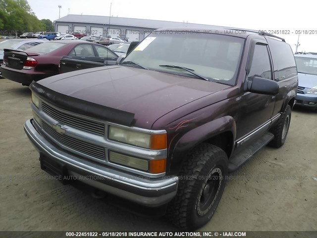 3GNEK18R5XG127929 - 1999 CHEVROLET TAHOE K1500 BURGUNDY photo 2