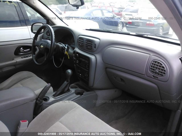 1GNDT13S152341017 - 2005 CHEVROLET TRAILBLAZER LS/LT SILVER photo 5