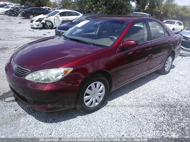 4T1BE32K25U064238 - 2005 TOYOTA CAMRY LE/XLE/SE წითელი ფოტო 2