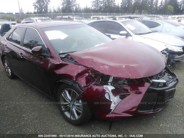 4T1BF1FK1HU685809 - 2017 TOYOTA CAMRY LE/XLE/SE/XSE წითელი ფოტო 1
