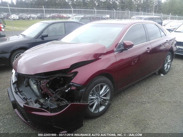 4T1BF1FK1HU685809 - 2017 TOYOTA CAMRY LE/XLE/SE/XSE წითელი ფოტო 2