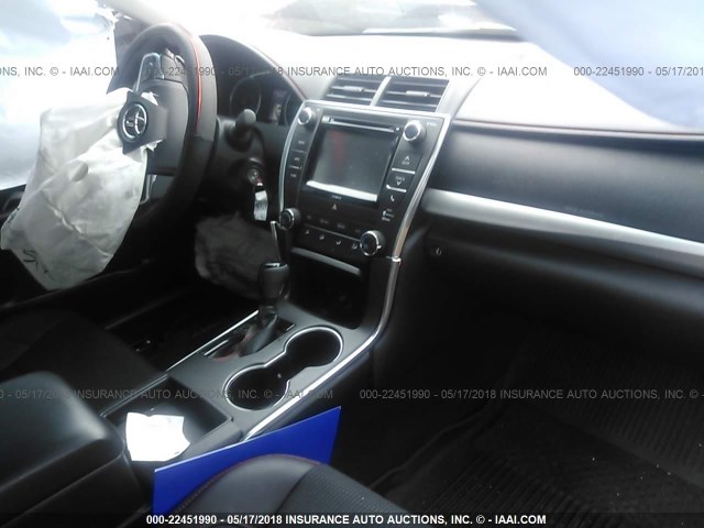 4T1BF1FK1HU685809 - 2017 TOYOTA CAMRY LE/XLE/SE/XSE წითელი ფოტო 5