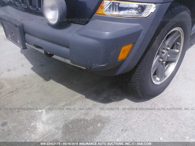 1J4GL38K25W718936 - 2005 JEEP LIBERTY RENEGADE 黑色 照片 6