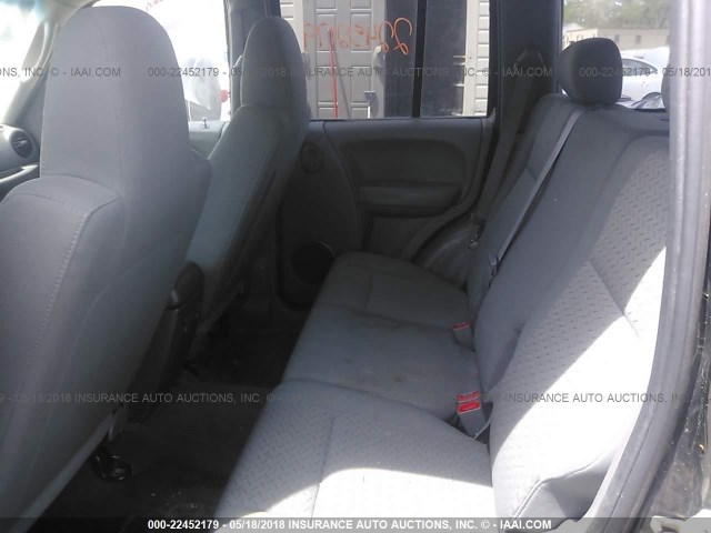 1J4GL38K25W718936 - 2005 JEEP LIBERTY RENEGADE 黑色 照片 8