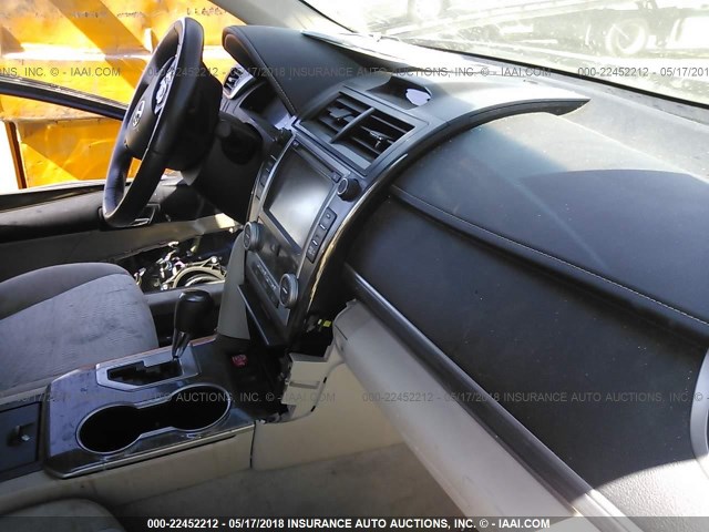 4T1BD1FKXEU135722 - 2014 TOYOTA CAMRY HYBRID/LE/XLE 蓝色 照片 5