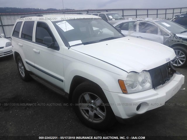 1J8GR48K67C564139 - 2007 JEEP GRAND CHEROKEE LAREDO/COLUMBIA/FREEDOM WHITE photo 1