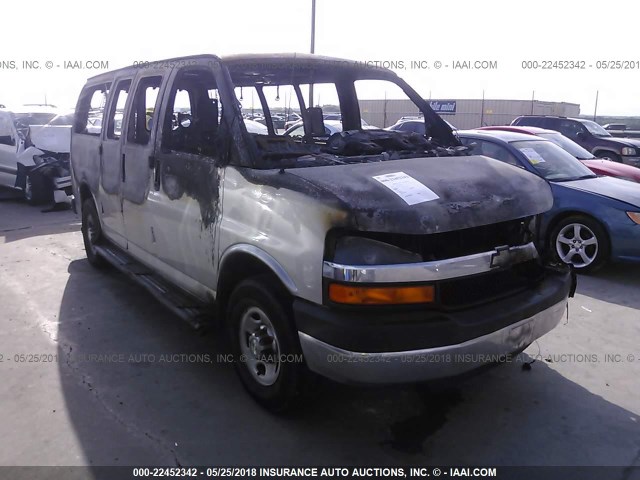 1GAGG25K081164539 - 2008 CHEVROLET EXPRESS G2500  GRAY photo 1