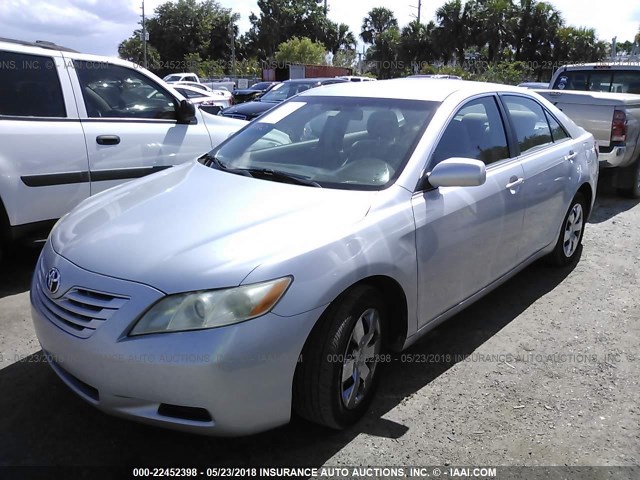 4T1BE46K97U673376 - 2007 TOYOTA CAMRY NEW GENERAT CE/LE/XLE/SE SILVER photo 2