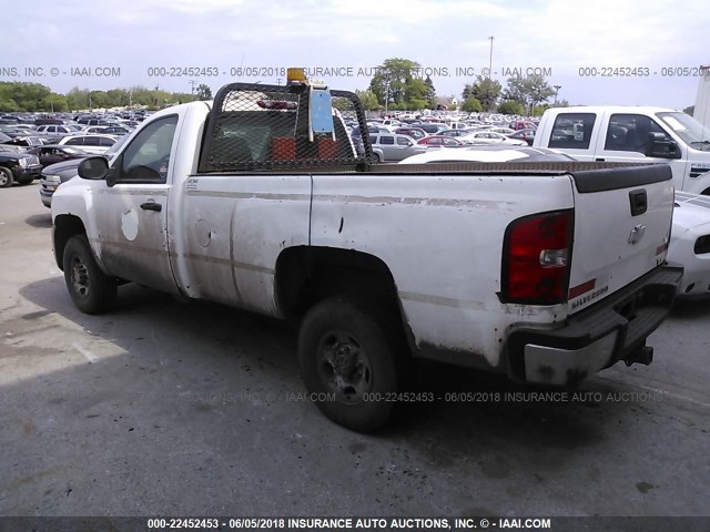 1GCHC24KX8E202912 - 2008 CHEVROLET SILVERADO C2500 HEAVY DUTY WHITE photo 3