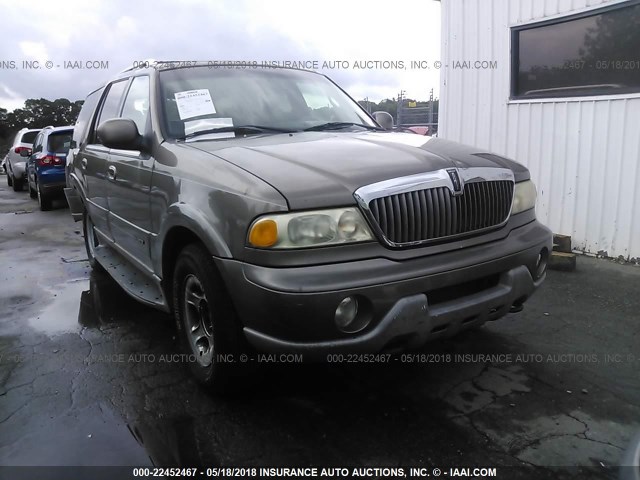 5LMFU28RX1LJ14495 - 2001 LINCOLN NAVIGATOR Pewter photo 1