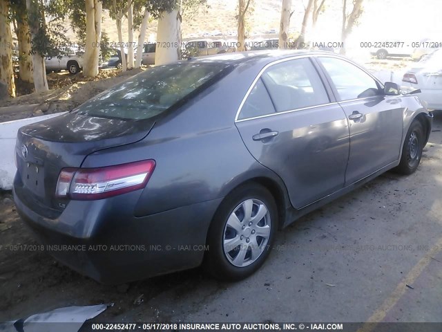 4T4BF3EKXBR118735 - 2011 TOYOTA CAMRY SE/LE/XLE ნაცრისფერი ფოტო 4