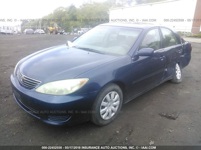 4T1BE32K45U412878 - 2005 TOYOTA CAMRY LE/XLE/SE ლურჯი ფოტო 2